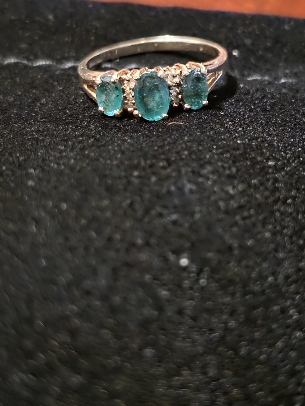 10k Gold Natural Emerald Stones and Diamonds  Ring Size 7 1/2 - Picture 10 of 10